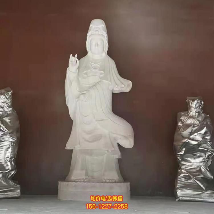 景區(qū)寺院觀音雕塑，美化環(huán)境帶來(lái)良好體驗(yàn)